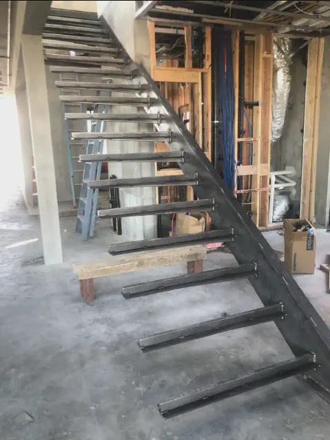 Floatingstairs-build-7.PNG